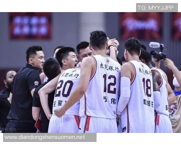 赛后复盘分析：成都篮球队与深圳篮球队的战术配合与表现评估